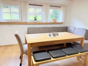 moderne große Wohn-Essküche Bild 12: Wellness Ferienhaus Schwarzwaldhaus Zwink Enzklösterle Sauna BBQ Garten