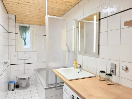 Tageslichtbad mit Badewanne OG