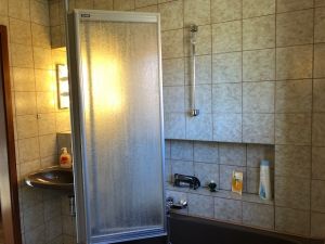 Badezimmer mit Tageslicht