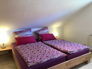 Schlafzimmer mit Doppelbett 200x200 cm