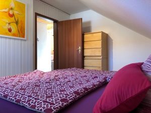Schlafzimmer Blickrichtung Türe