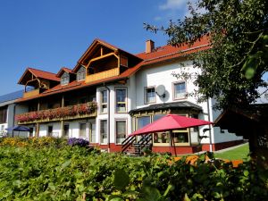 Bild 12: Birkholmhof Bioschwimmteich und Whirlpool