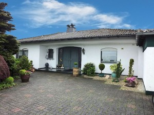 Bild: Bed & Breakfast am Höhenweg - Doppelzimmer mit Gartenblick