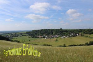 Blick vom Kraterrand auf Immerath.