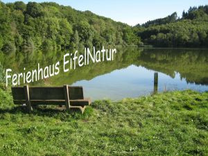 Das Immerather Maar zu Fuß zu erreichen. Wunderschön gelegen, ruhig - ein kleines Naturparadies.