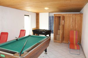 Der Billardraum ist ein Gemeinschaftsraum mit Billard, Tischkicker und Sauna.Er steht allen Gästen zur Verfügung.