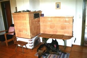 gemütlicher Kachelofen lädt zum Kuscheln ein