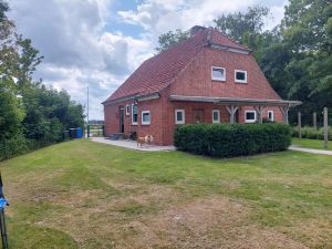Blick vom Trampolin Bild 2: Nordseenahes Ferienhaus in Ostfriesland für Familie und Co