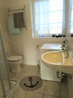 1. Duschbadezimmer im Erdgeschoss