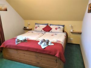 2. Schlafzimmer im Obergeschoss mit Hochbett