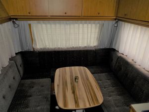 Bild 5: Wohnwagen "Nordlicht" mit geräumigem Vorzelt in ländlicher Lage