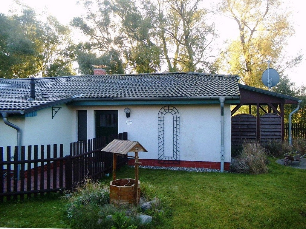 Landhaus am Teich Ferienhaus türkis Saaler Bodden Ostsee Objekt