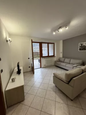 Bild 3: Ferienwohnung Valentina mit eingezäunte Terrasse am Ledrosee