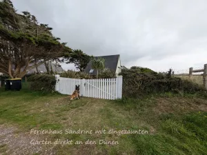 Haus mit eingezäunten Garten unweit des kilometerlangen Sandstrands