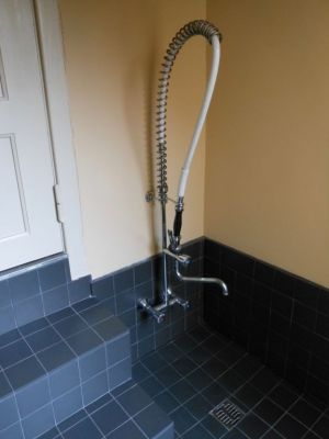 Hundedusche das Highlight unserer Hauses für Hundebesitzer ist diese Hundedusche! Gut zu erreichen durch den direkten Zugang durch den Garten.