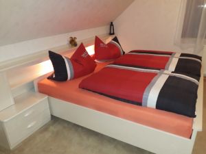 Bett 180 cm breit