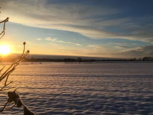 Auf der Westseite überraschen zur jeden Jahreszeit traumhafte Sonnenuntergänge.