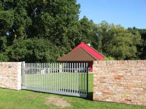 Bild 4: P104a Ferienhaus Mikosch mit eingezäunten Garten fußläufig zum Wasser