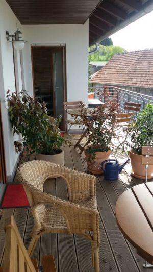 dieser wird gemeinschaftlich mit der 2. Fewo genutzt und ist durch Pflanzensichtschutz getrennt