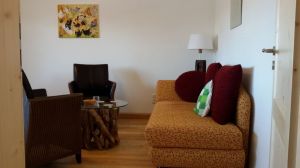 rechts sieht man das Schlafsofa für 1 Person