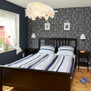 Schlafzimmer Doppelbett 1,60m x 2.00m, offener Kleiderschrank, Kofferbank und dic. Situationsbeleuchtung