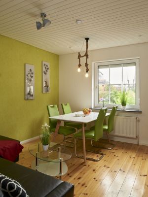 Wohnzimmer 1 Mit Ferkern-Bett-Sofa, Flachbild TV, SAT- Anlage, Digital-Radio, Sitzgruppe für 4 Personen.