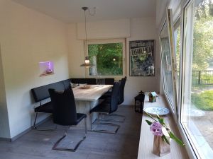 Essplatz mit Blick in das Tal