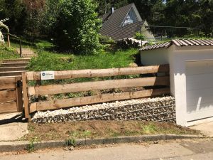 Die Garage mit Funksender steht Ihnen kostenlos zur Verfügung, auch wenn Sie dort e-Bikes aufladen möchten