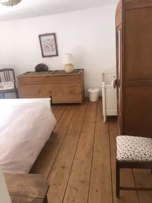 Doppelzimmer mit Kinderbett oder mit Einzelbett.