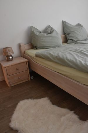 Schlafzimmer mit einem Doppelbett 180x200cm.