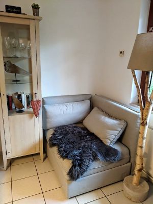 In dieser gemütlichen Leseecke kann man sehr gut sitzen, lesen, kuscheln und es sich einfach gut gehen lassen.
