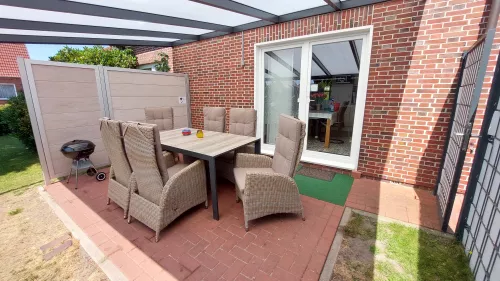 Terrasse mit Kugelgrill