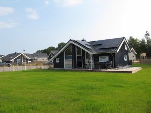 komplett eingezäunt und weit weg von den Nachbarn