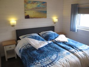 "Bruno"-Boxspringbett 180x200 cm Fernseher