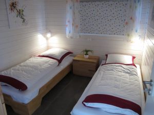 2 Einzelbetten 90x200cm mit TOP Matratzen, stapelbar zum Einzelbett für mehr Platz im Zimmer