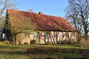 Das alte "Leutehaus" = Wohnhaus der Gutsarbeiter; heute Sitz der Gastgeber