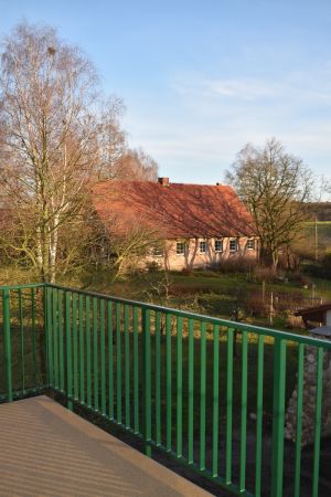 Blick auf das "Leutehaus" - früher Wohnsitz der Gutsarbeiter. Jetzt Wohnhaus der Gastgeber