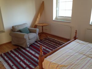 Auch hier fehlt noch die Leselampe am Sessel