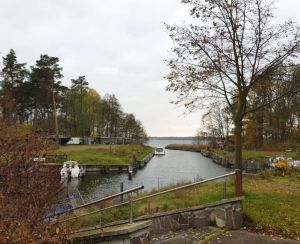 nur 400 m vom Ferienhaus entfernt- mit Bootsverleih