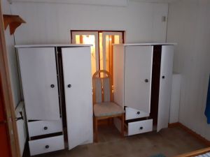 Wäscheschränke für 2 Personen
Kinderbettchen passt hier auch hinein
