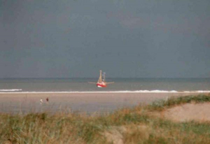 Blick vom Deich über Dünen, Sandstrand und Nordsee