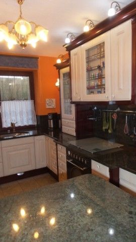 komplett ausgestattete Küche