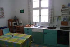 Blick in Küche Richtung Kirche