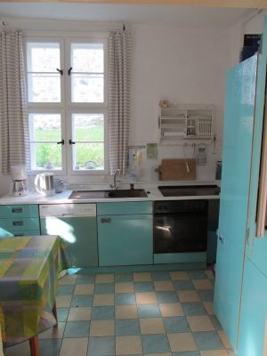 Küchenblick aus Wozi zum Kirchenfenster