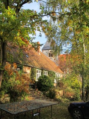 Die wetterfeste Tennisplatte kann man auch im Hausflur benutzen