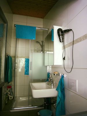 Badezimmer mit Dusche