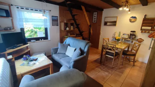Wohnzimmer mit Sat-TV