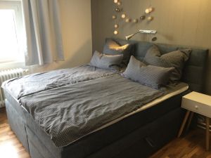 Boxsprinbett Im Familienzimmer mit Boxspringbett und Etagenbett können Sie entspannt den Tag ausklingen lassen.