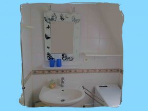 Bild 21: FH Nordsee-Oase, Nordseeküste, Neuharlingersiel: am Meer im Grünen am Hafen