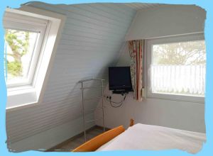 Bild 25: FH Nordsee-Oase, Nordseeküste, Neuharlingersiel: am Meer im Grünen am Hafen